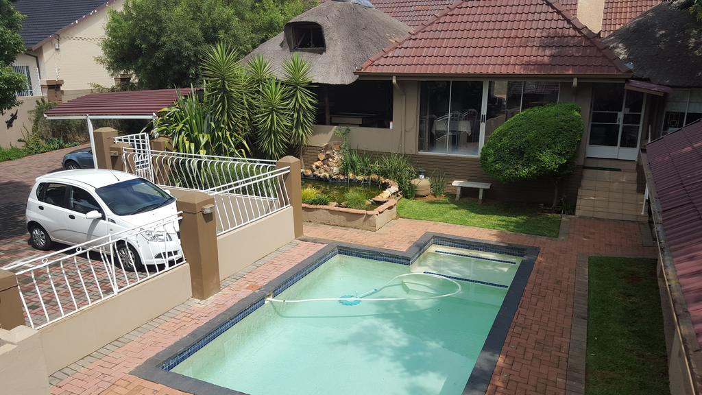 African Sky Guest House Krugersdorp Exterior foto