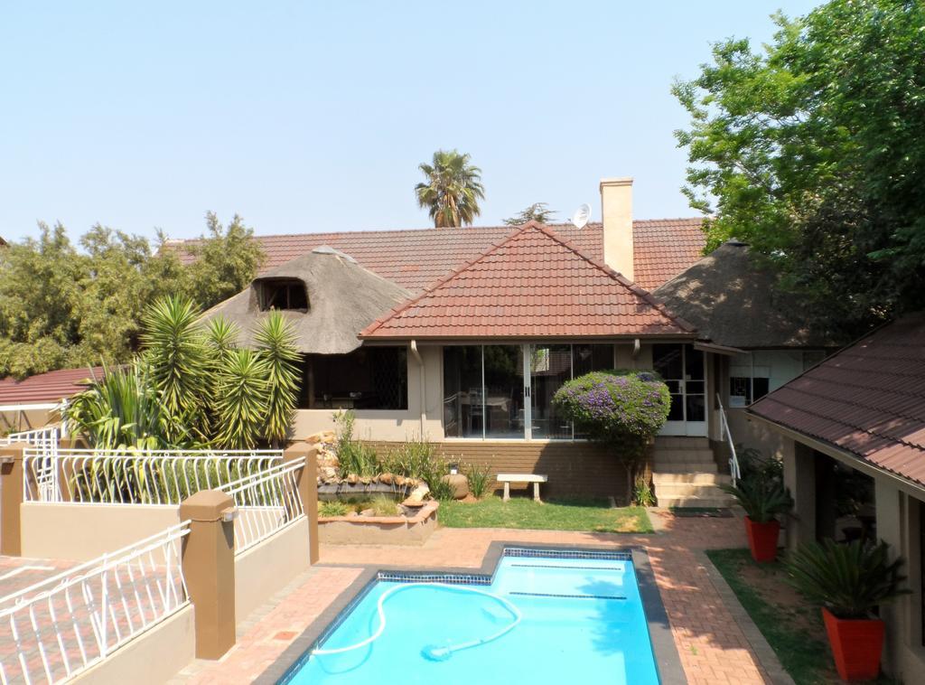 African Sky Guest House Krugersdorp Exterior foto