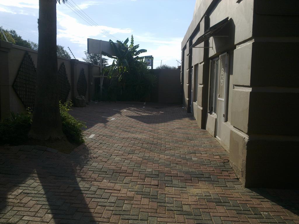 African Sky Guest House Krugersdorp Exterior foto